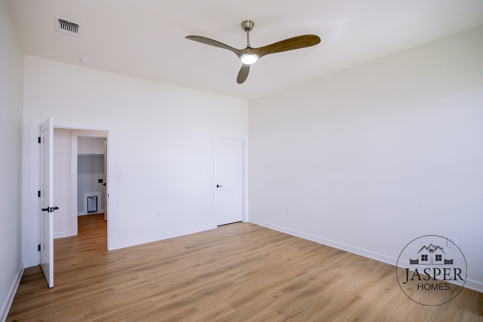 Port Lavaca custom home on Windswept Drive by Jasper Homes — photo 36