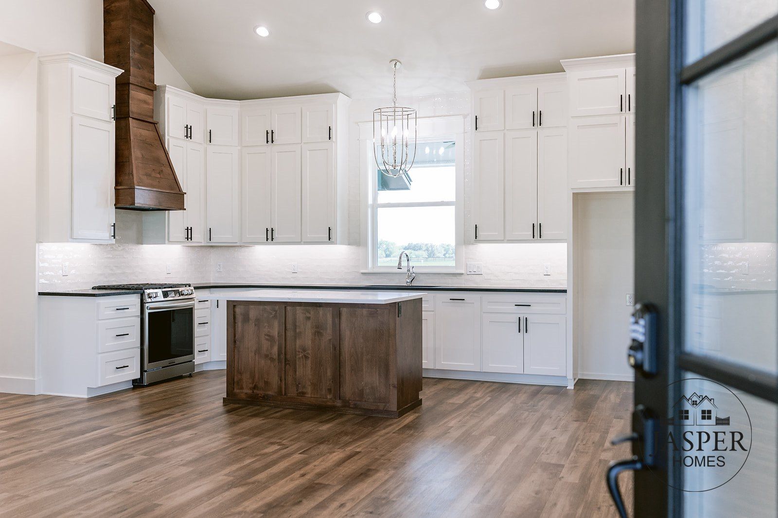 Yoakum custom home on Edgar Leesville Road by Jasper Homes — photo 9