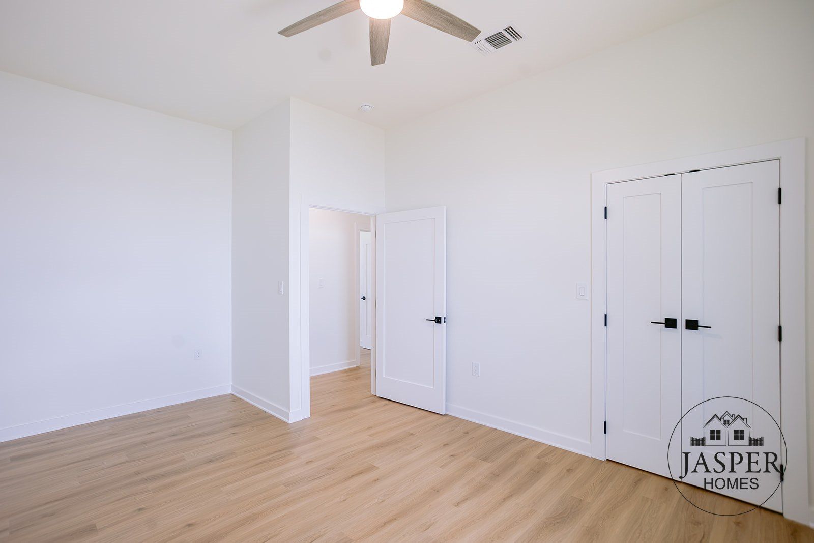 Port Lavaca custom home on Windswept Drive by Jasper Homes — photo 90