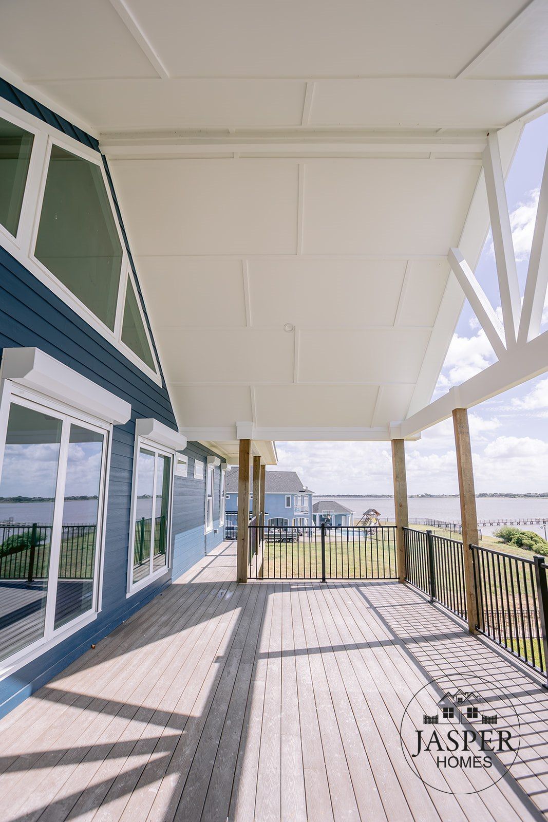 Port Lavaca custom home on Windswept Drive by Jasper Homes — photo 31