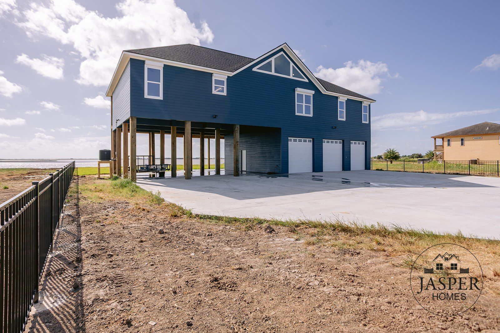 Port Lavaca custom home on Windswept Drive by Jasper Homes — photo 3
