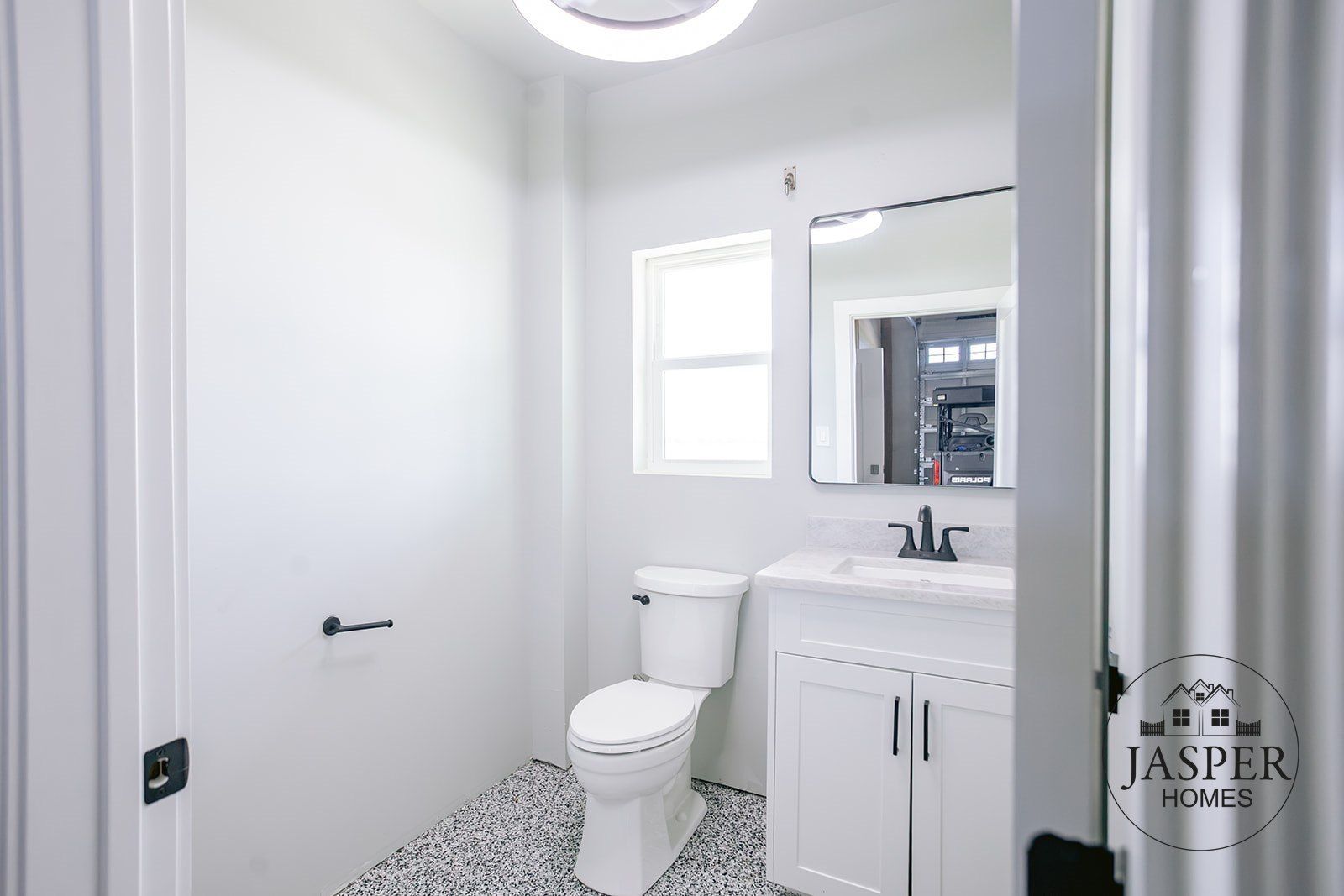 Port Lavaca custom home on Windswept Drive by Jasper Homes — photo 19