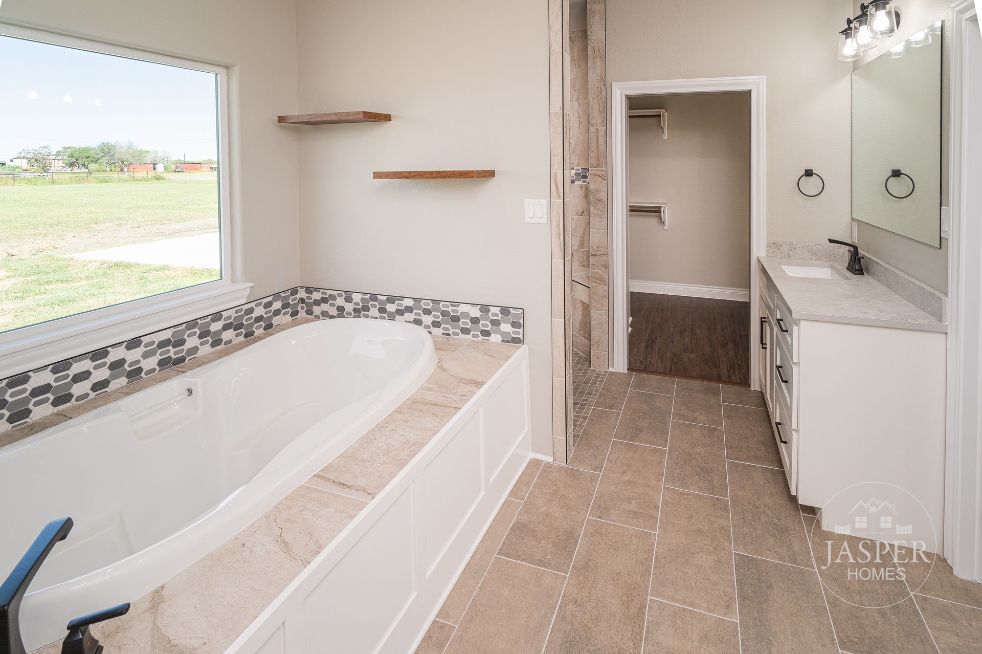 Port Lavaca custom home on Bredan Road by Jasper Homes — photo 12