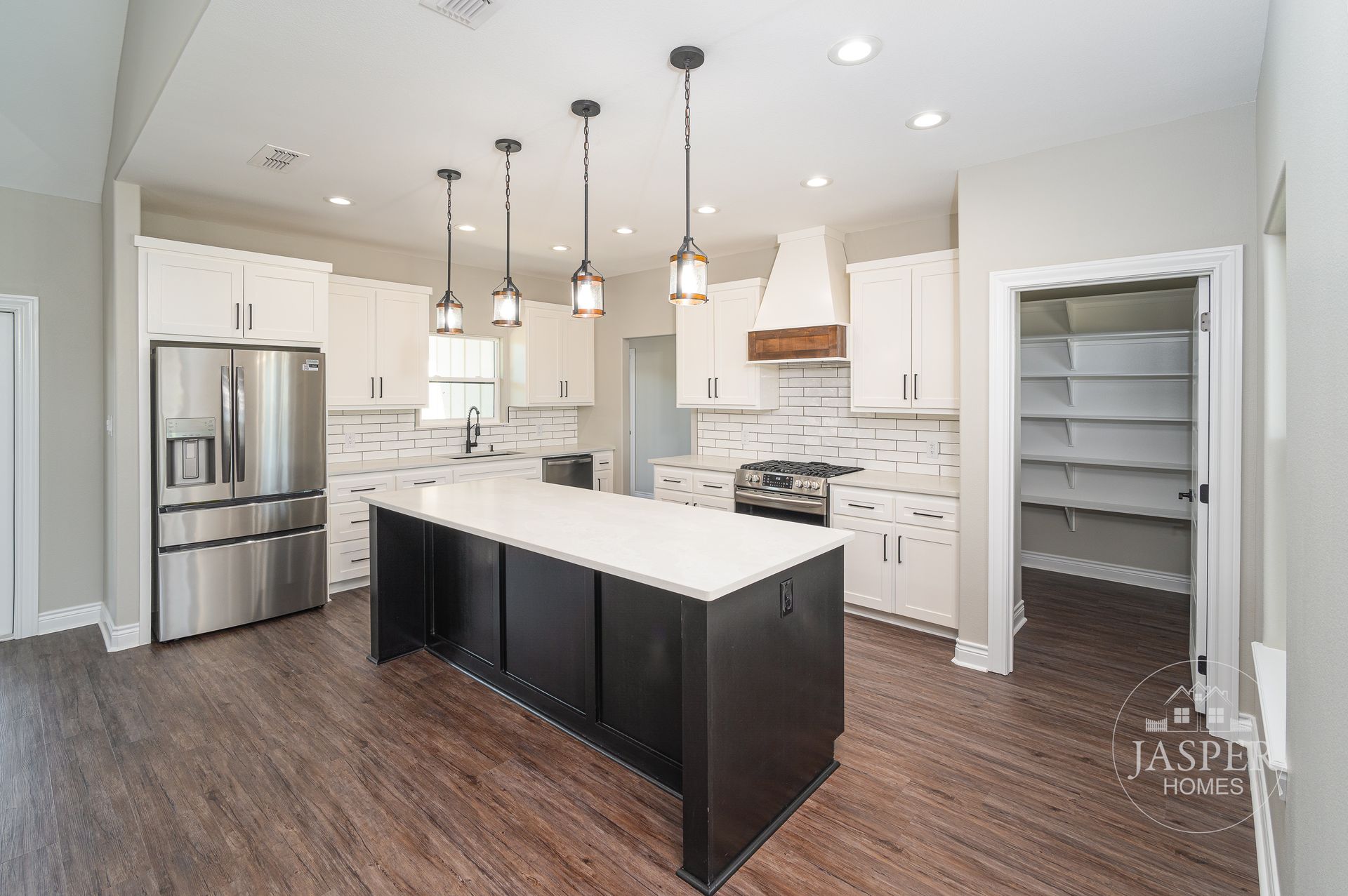 Port Lavaca custom home on Bredan Road by Jasper Homes — photo 24