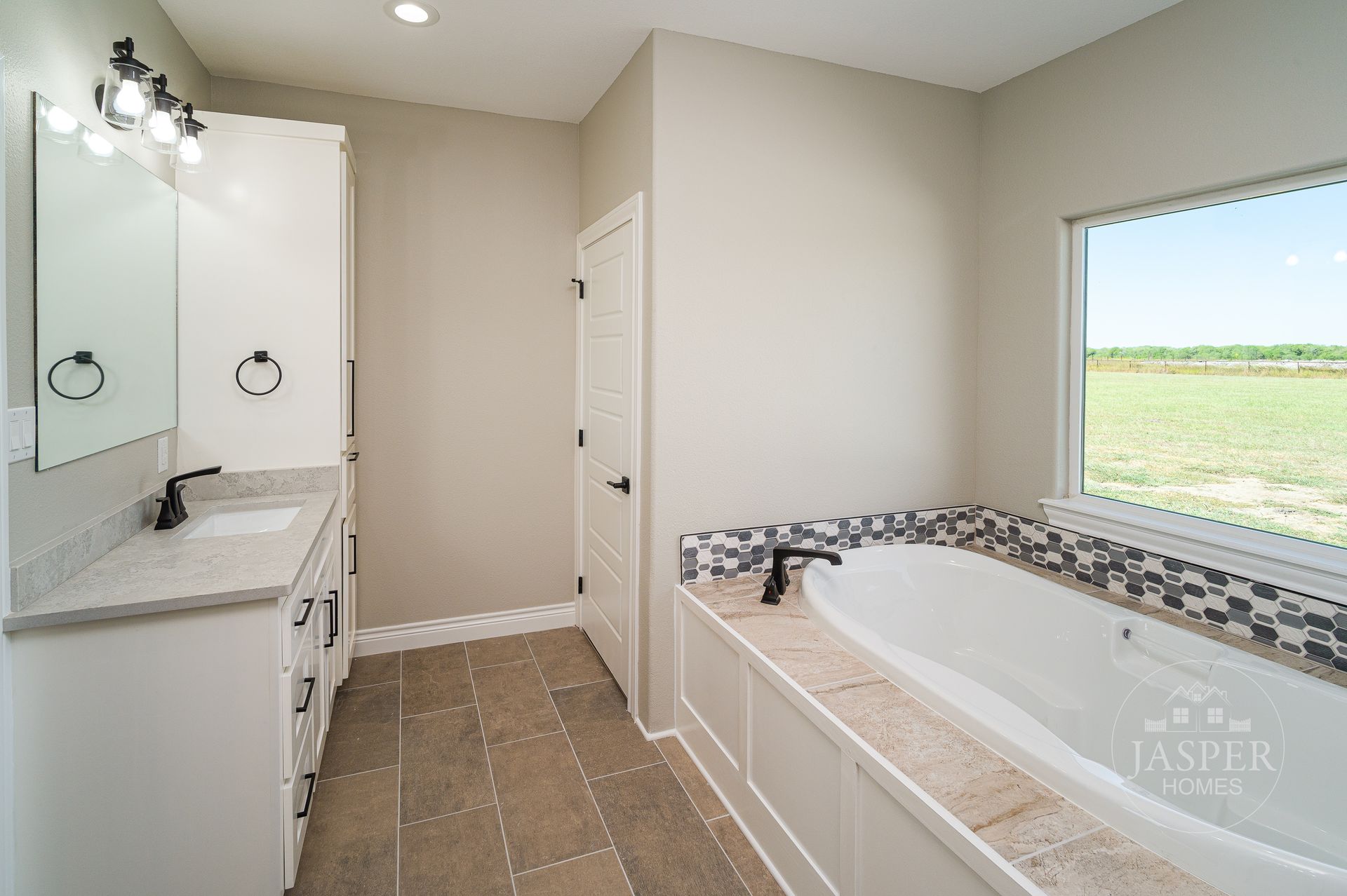 Port Lavaca custom home on Bredan Road by Jasper Homes — photo 16