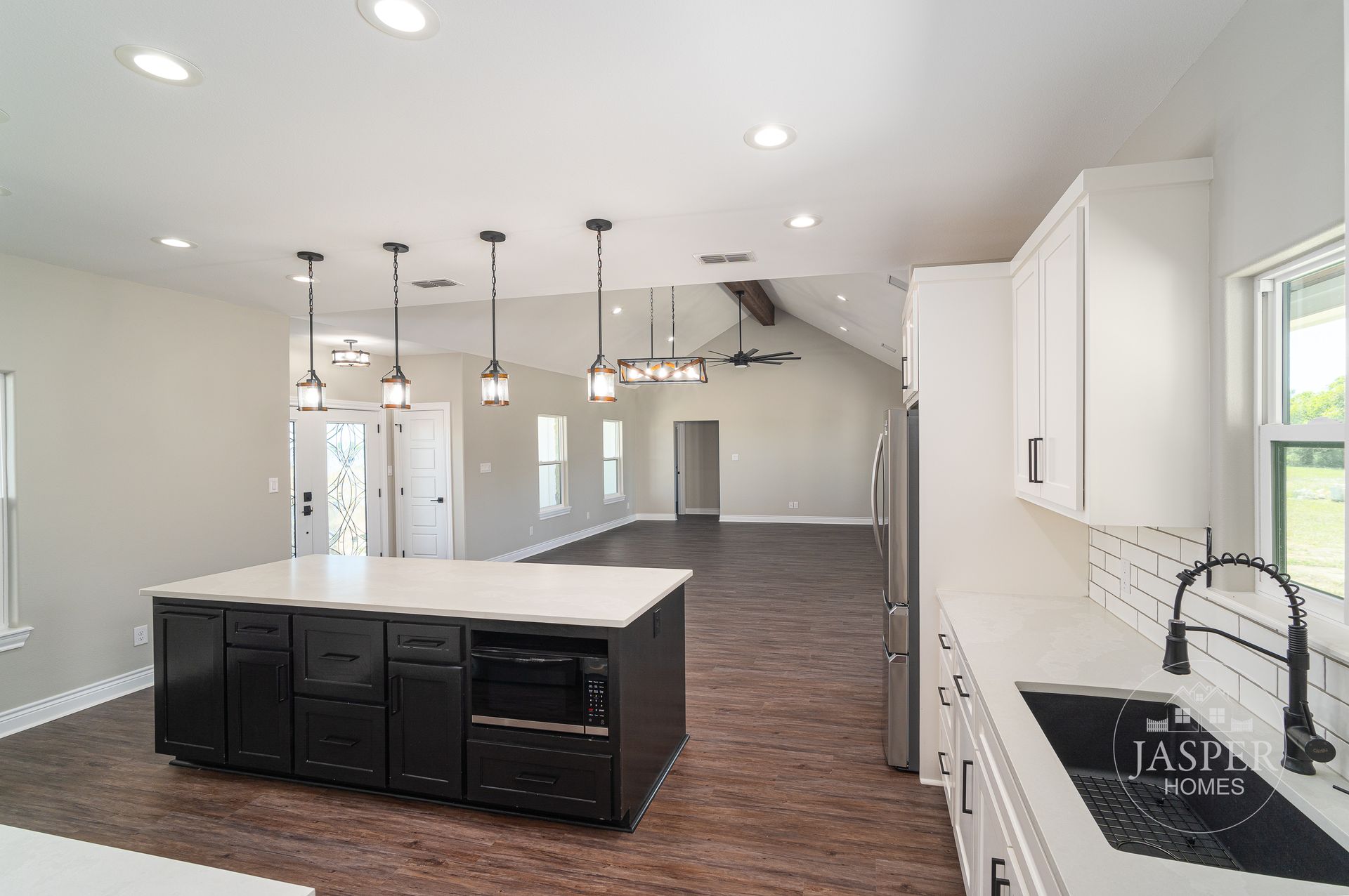 Port Lavaca custom home on Bredan Road by Jasper Homes — photo 22