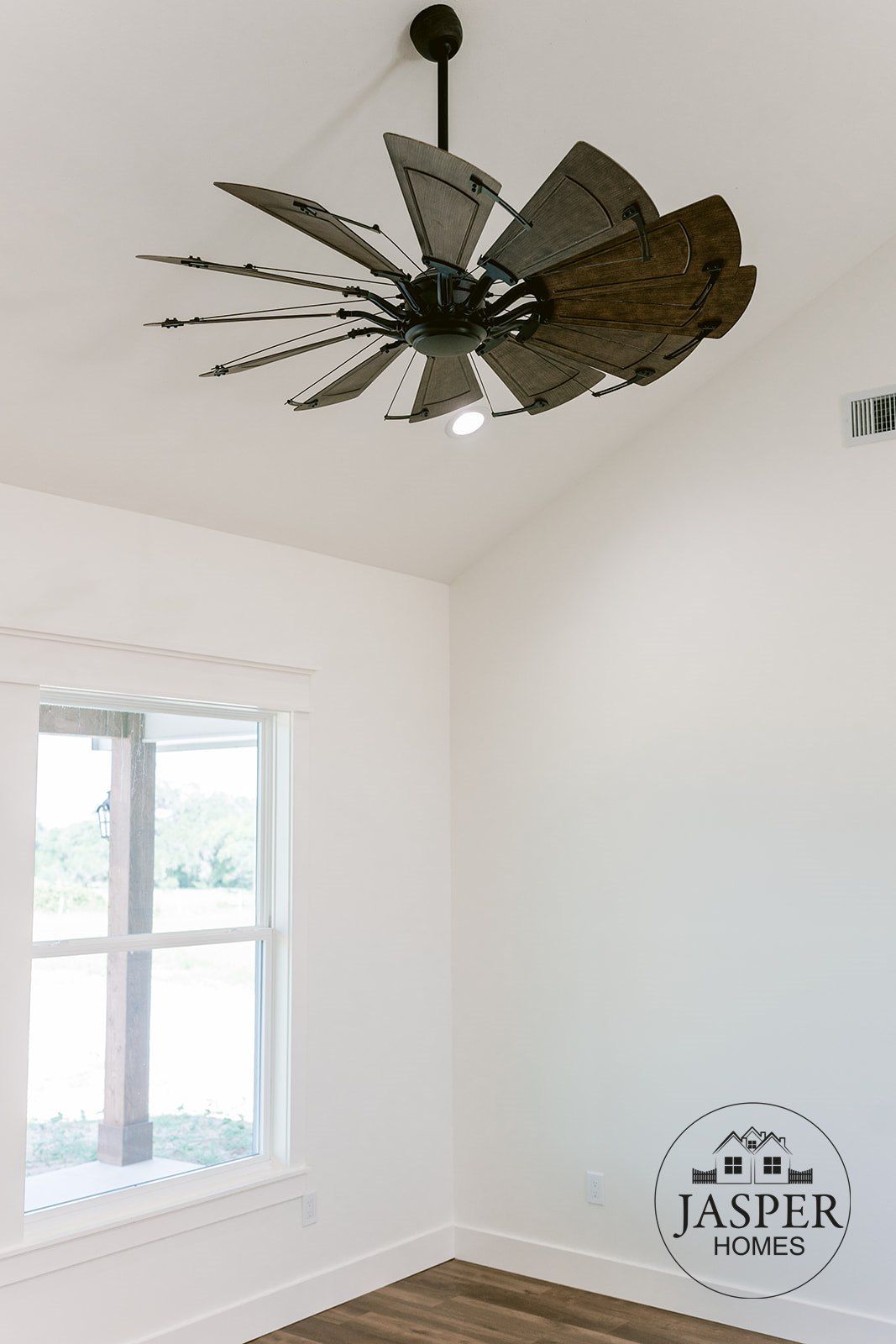 Yoakum custom home on Edgar Leesville Road by Jasper Homes — photo 11