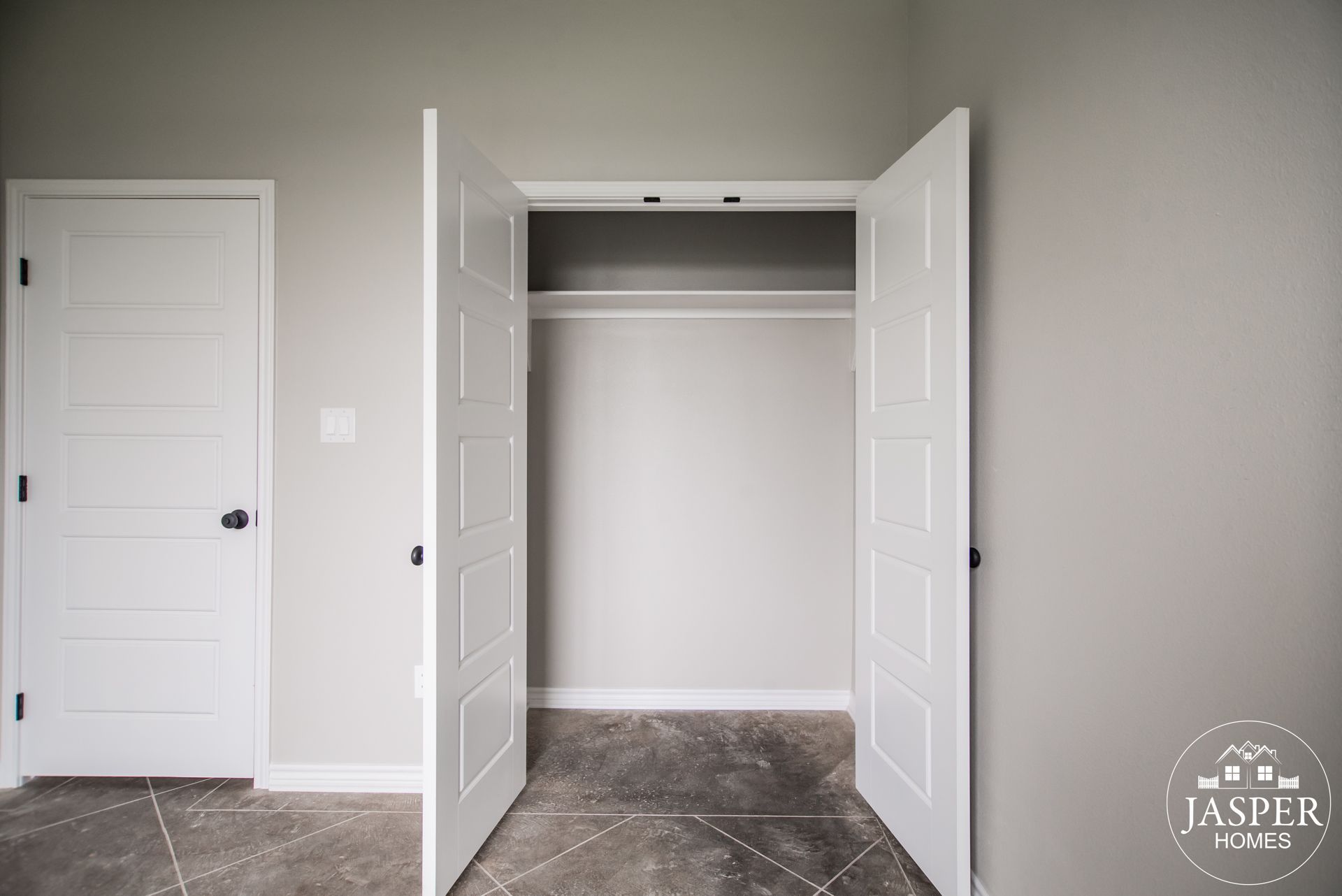 Victoria spec home built by Jasper Homes — photo 32