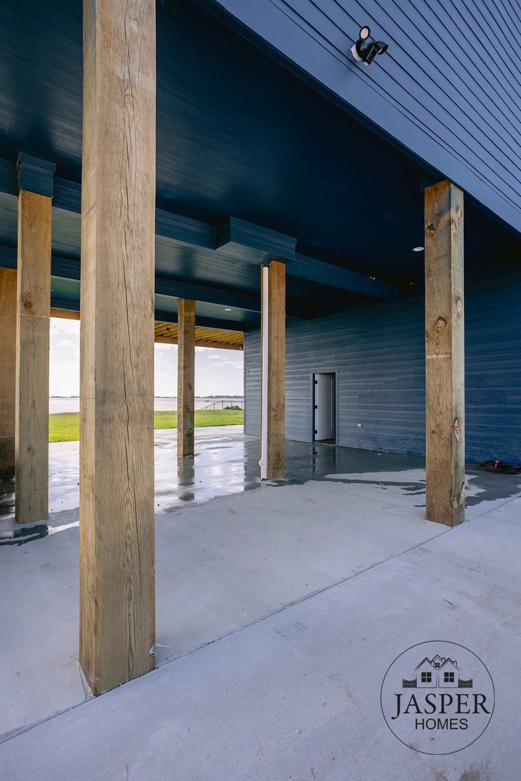 Port Lavaca custom home on Windswept Drive by Jasper Homes — photo 8