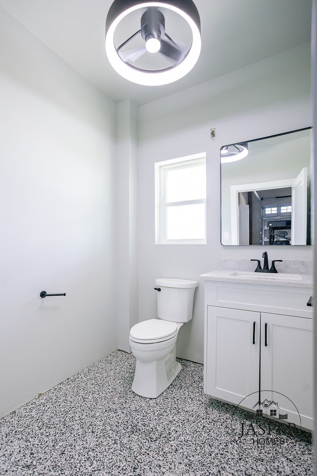 Port Lavaca custom home on Windswept Drive by Jasper Homes — photo 20