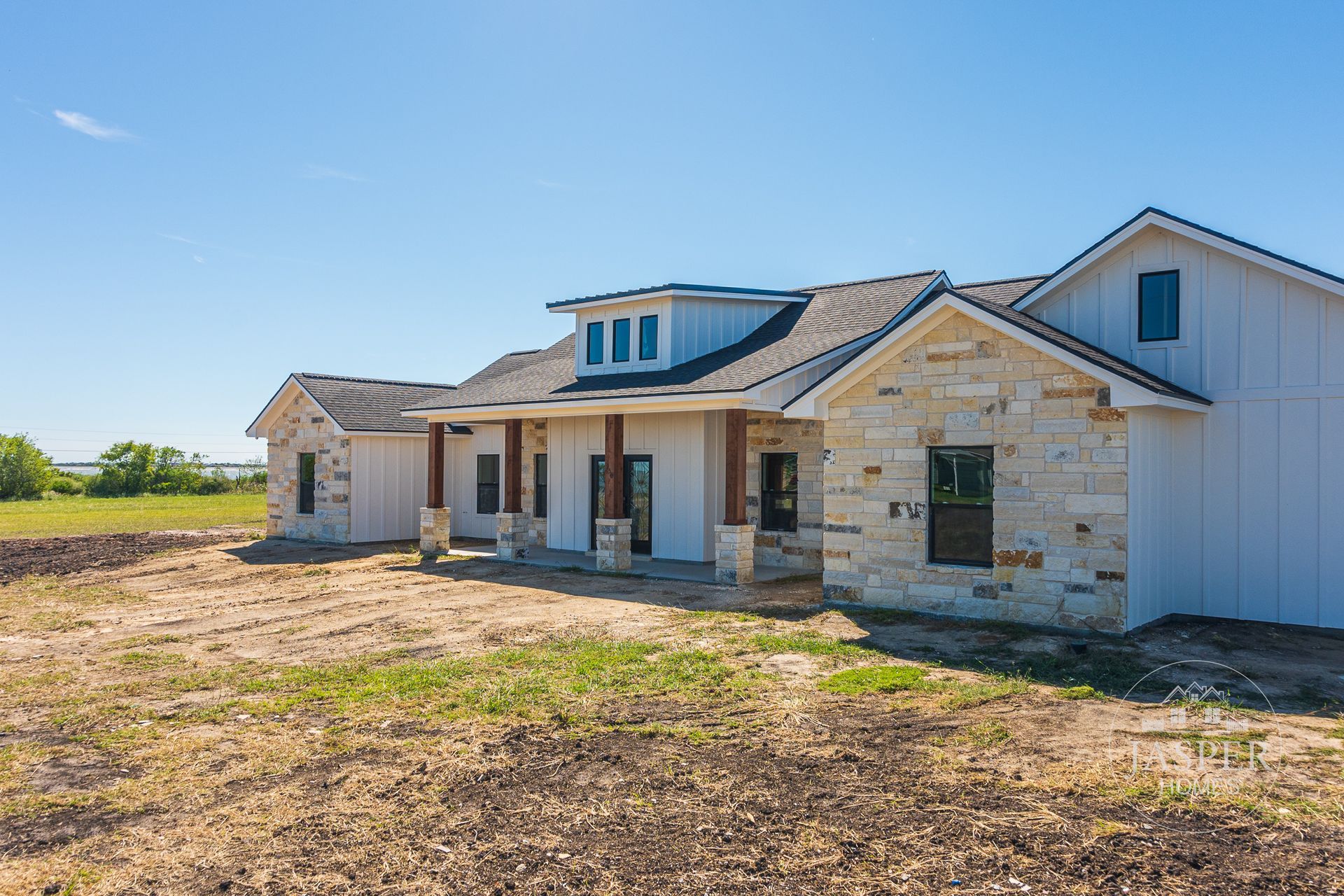 Port Lavaca custom home on Bredan Road by Jasper Homes — photo 2