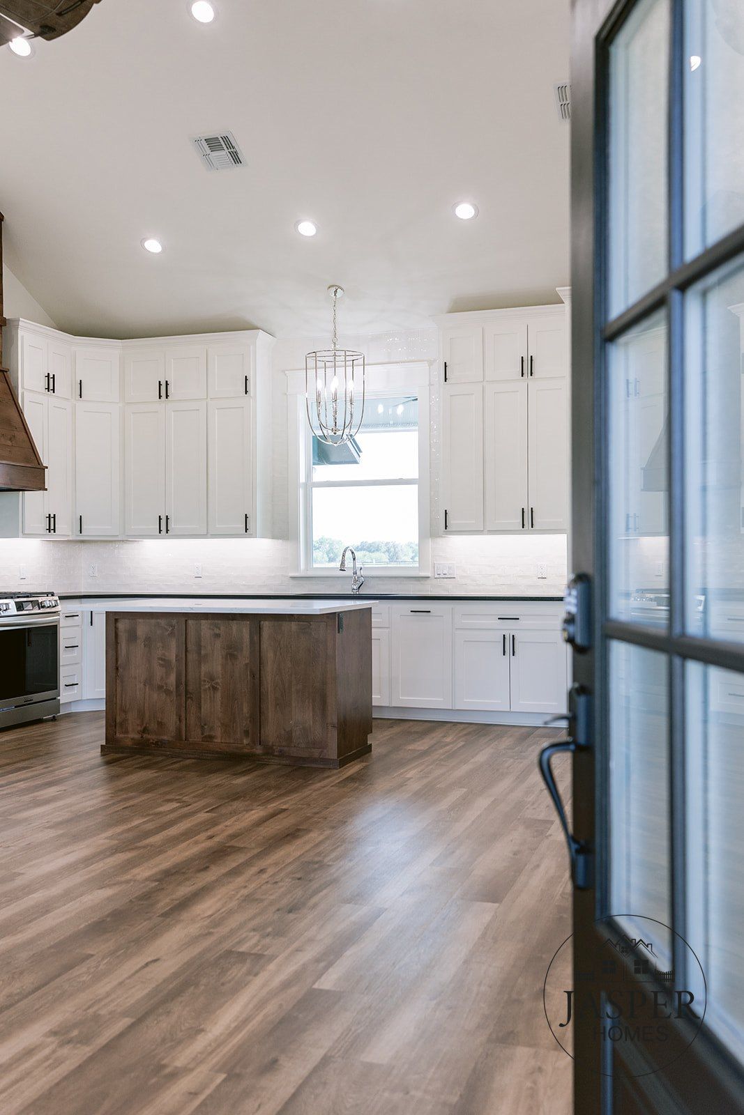 Yoakum custom home on Edgar Leesville Road by Jasper Homes — photo 10