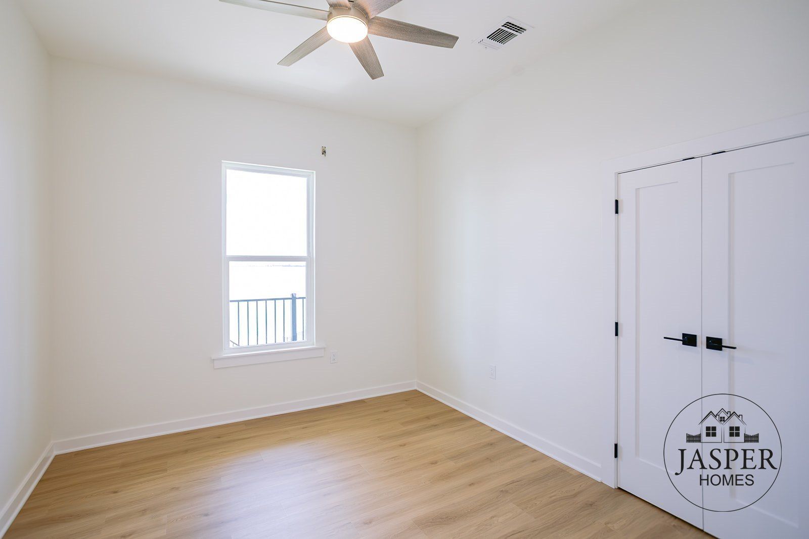 Port Lavaca custom home on Windswept Drive by Jasper Homes — photo 94