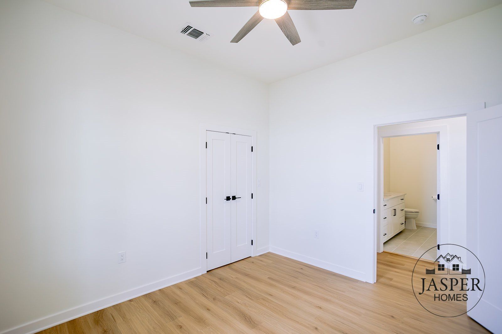 Port Lavaca custom home on Windswept Drive by Jasper Homes — photo 95