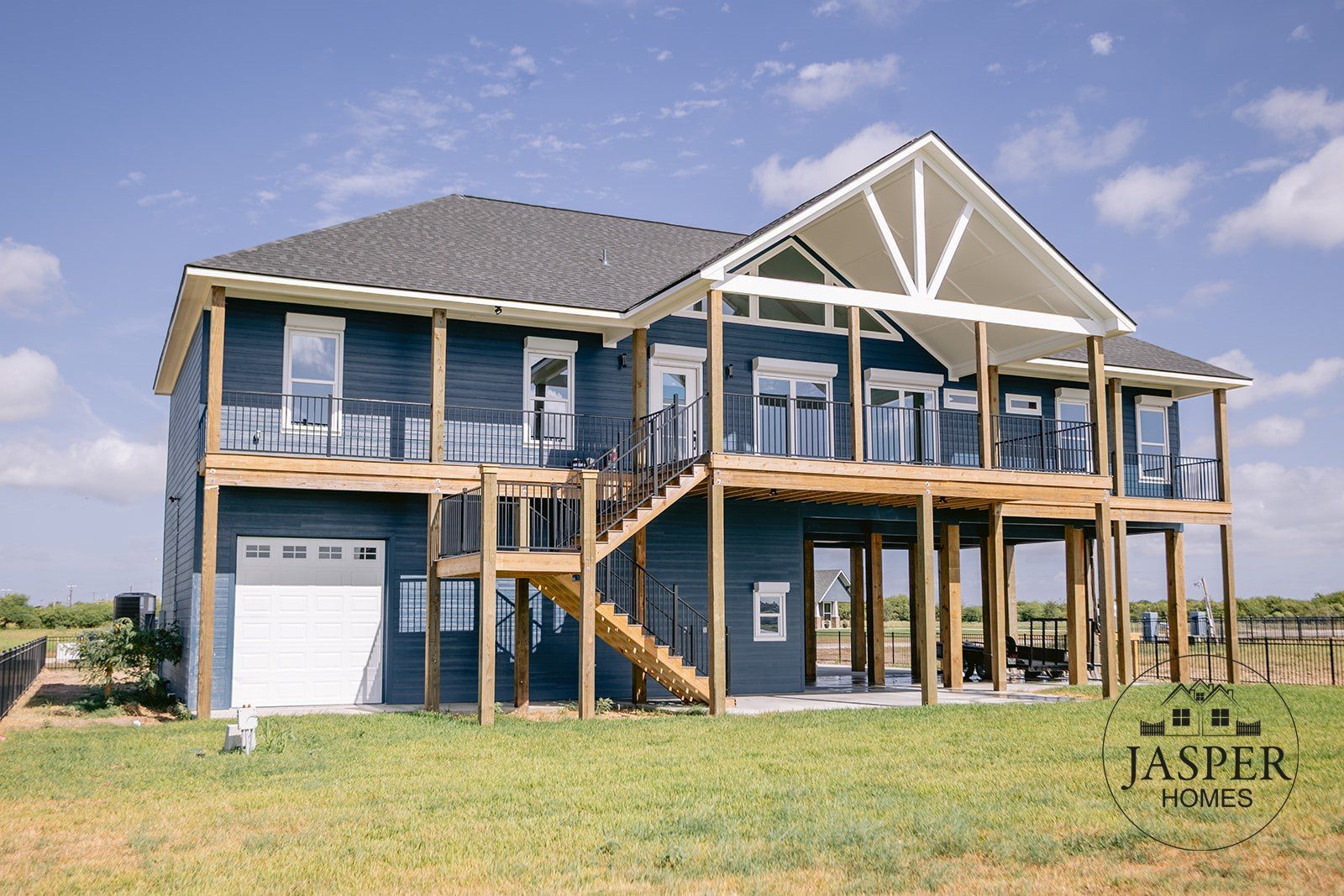 Port Lavaca custom home on Windswept Drive by Jasper Homes — photo 11