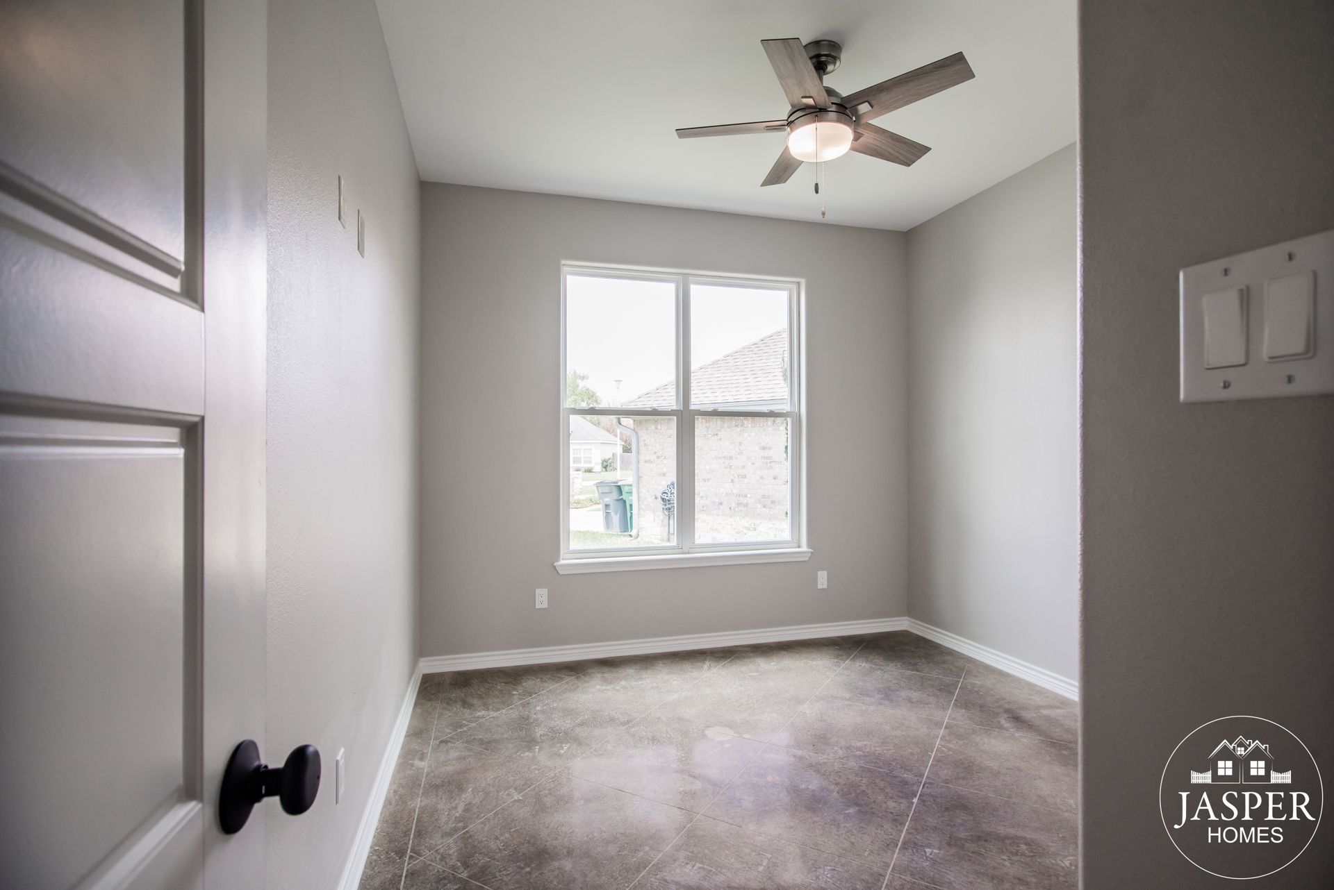 Victoria spec home built by Jasper Homes — photo 31