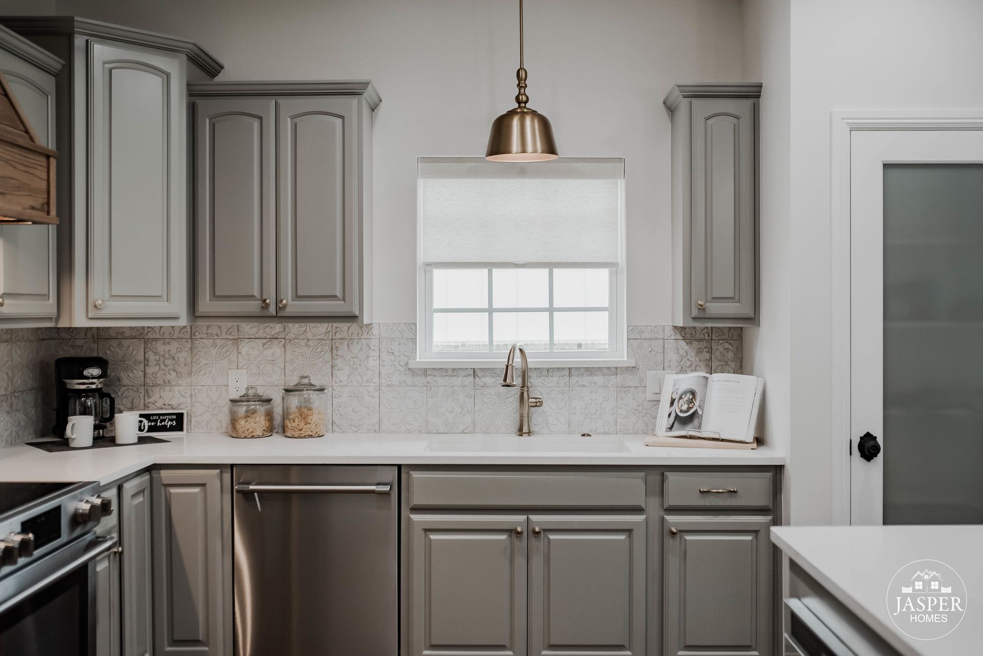 Victoria custom home built by Jasper Homes — photo 38
