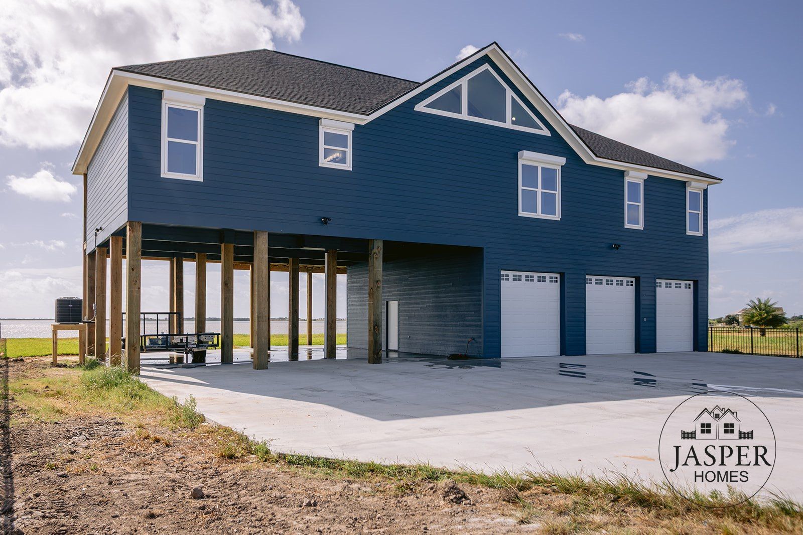Port Lavaca custom home on Windswept Drive by Jasper Homes — photo 4