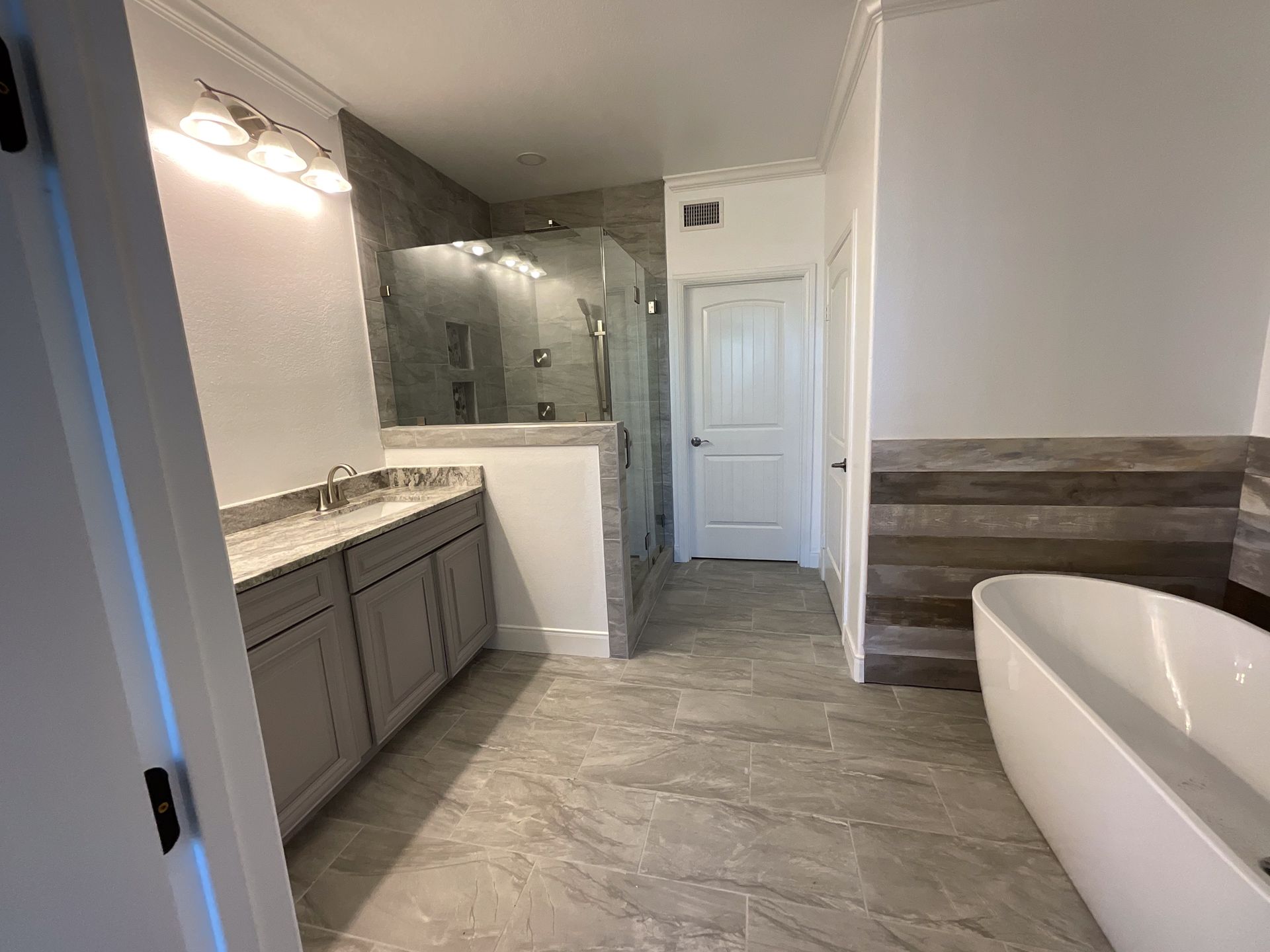 Hallettsville custom home built by Jasper Homes — photo 2